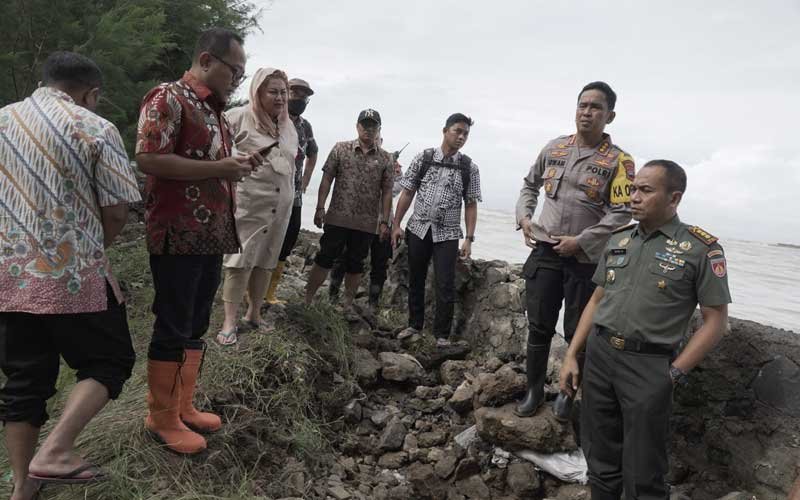 Pemkot Bakal Atensi Penanganan Tanggul Laut Kawasan Pantai Marina Yang