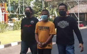 Pria-Ini-Cekik-Pacarnya-Hingga-Meninggal-Kemudian-Mayatnya-Dibuang