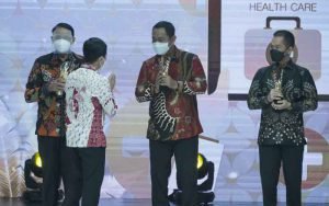 Hendi-Bawa-Semarang-Dapat-Predikat-Terbaik-di-Sektor-Ekonomi-dan-Kesehatan