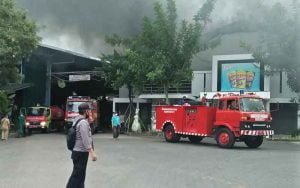 Pabrik-PT-Dua-Kelinci-Di-Pati-Terbakar,-Belum-Diketahui-Penyebabnya