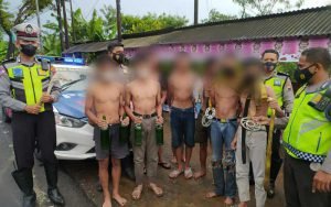 Gagalkan-Tawuran,-Polisi-Amankan-Delapan-Pelajar-SMP-Beserta-Sajam