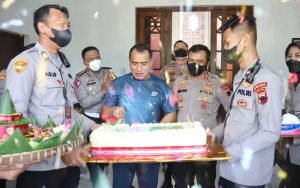 Hari-Ulang-Tajun-Pangdam-IV-Diponegoro,-Kapolda-Jateng-Beri-Surprise