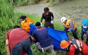 Tiga-Bocil-Kaget-Temukan-Jasad-Pria-Tanpa-Busana-Di-Kali-Kreo-Saat-Hendak-Mancing