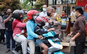 Polres-Dan-Wartawan-Peliput-Salatiga,-Bagi-Takjil-Hingga-Buka-Puasa-Bersama