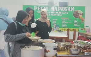 Warung-Makan-di-Ungaran-Ini-Sediakan-Menu-Buka-Puasa-Gratis