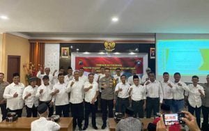 Kapolres-Semarang-AKBP-Yovan-Fatika-saat-mengukuhkan-Pengurus-Pokdarkamtibmas-dan-DaiKamtibmas-2022-2025-Kabupaten--Semarang