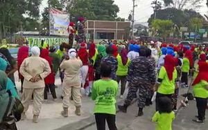 Ratusan-peserta-saat-ikuti-gelar-senam-Jalesveva-Yayamahe-di-Taman-Cerdas-Salatiga