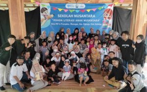 Sejumlah-anak-saat-ikuti-pembelajaran-non-formal-di-Sekolah-Nusantara-Kampung-Prampelan