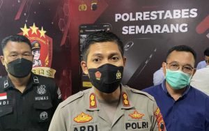 Wakapolrestabes-Semarang,-AKBP-Yuswanto-Ardi-didampingi-Kasatresnarkoba-Polrestabes-Semarang,-AKBP-Edy-Sulistyanto-(kanan)-di-Mapolrestabes-Semarang