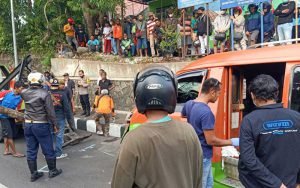 Angkot-Alami-Rem-Blong-di-Turunan-Bergota,-Satu-Orang-Meninggal-Dunia-Delapan-Orang-Luka-Luka