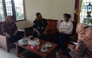 Pj-Walikota-Salatiga-bersama-Kadiknas-dan-KS-SD-Sidorejo-Lor-1--saat-sidak-di-Sekolah-tersebut--Kamis-18-Agustus-2022