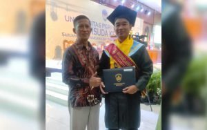 Dianing-Ratmoko,-Peraih-Cumlaude-Magister-Manajemen-Pendidikan-UPGRIS