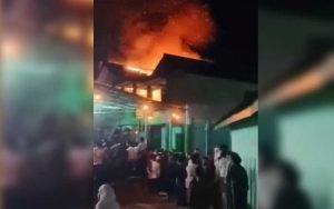 Diduga-Konsleting-Listrik,-Ponpes-Bina-Insani-Susukan-Terbakar-Selasa-Malam