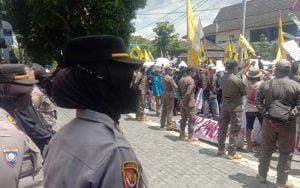 Kecewa-Dengan-Hasil-Demo-Pertama,-Ratusan-Mahasiswa-PMII-Salatiga-Kembali-Berdemo-Tuntut-BBM-Turun