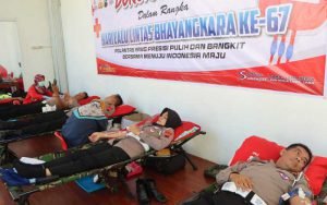 Puluhan-Pemohon-SIM,-Ikuti-Giat-Donor-Darah-Sambut-HUT-Lalu-Lintas-Ke-67