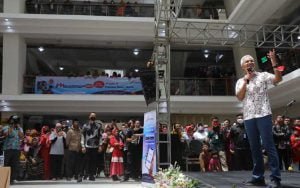 Ganjar-Luncurkan-Kredit-Gerakan-Pemuda-dan-Bima-Mobile-Bank-Jateng-untuk-Mudahkan-Masyarakat
