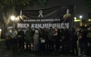 Ribuan-Fans-Bola-Salatiga,-Gelar-Aksi-Doa-Bersama-Untuk-Korban-Tragedi-Kanjuruhan-Malang