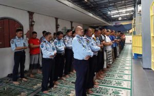 Sholat-Ghoib,-Warga-Binaan-Rutan-Salatiga-Doakan-Korban-Tragedi-Kanjuruhan