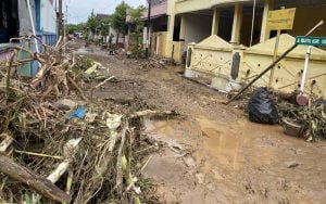 Diterjang-Banjir-Bandang,-6-RT-di-Perumahan-Wahyu-Utomo-Ngaliyan-Kini-Terendam-Lumpur