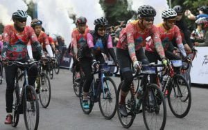 Ganjar-Gowes-Solo-Magelang-di-Tour-de-Borobudur-2022