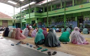 Pasca-Puluhan-Siswa-SMP-9-Kesurupan,-Pihak-Sekolah-dan-Warga-Sekitar-Gelar-Doa-Bersama