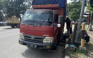 Truk-Rem-Blong-di-Traffic-Light-Terminal-Banyumanik-Semarang,-Sejumlah-Pemotor-Tertabrak