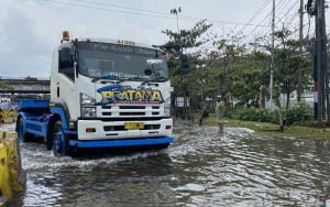 Banjir-Rob-Genangi-Kawasan-Pelabuhan-Tanjung-Emas-Semarang