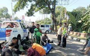 Kecelakaan-Maut-di-Depan-IBC-Semarang,-Pemotor-Diduga-Tabrak-Trotoar