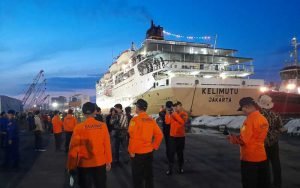 Ratusan-Wisatawan-Karimunjawa-yang-Terjebak-Akibat-Cuaca-Berhasil-Dievakuasi-ke-Pelabuhan-Tanjung-Emas