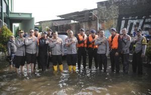 Cek-Lokasi-Banjir-di-Semarang,-KapoldaSudah-Mulai-Surut