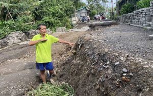 Jalan-di-Sendangguwo-Semarang-Ambles,-Akses-Warga-Terganggu