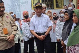 Menko-PMK-Berikan-Bantuan-Untuk-Korban-Bencana-di-Kota-Semarang