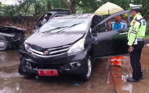 Mobil-Dinas-Protokol-Wagub-Jateng-Terguling-di-Tol-Batang-Semarang,-Tak-Ada-Korban-Jiwa