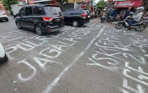 Seorang-Pria-Diamankan-Usai-Lakukan-Vandalisme-di-Jalan-MT-Haryono