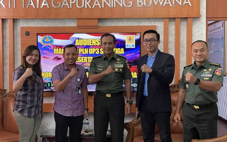 Manager PT PLN (Persero) Unit Pelaksana Pelayanan Pelanggan (UP3) Salatiga, Arif Rohmatin beserta Jajaran, berkunjung ke Korem 073 Makutarama, Salatiga, dalam rangka silaturahmi dan sinergi stakeholders, pada Rabu (11/01/2023).