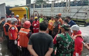 Tersengat-Genset-Saat-Banjir-di-Genuk-Semarang,-Seorang-Pria-Meninggal-Dunia