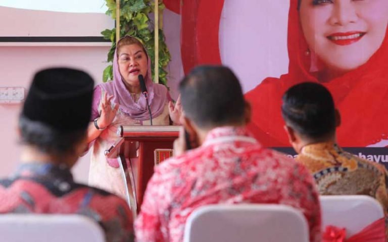 Wali Kota Semarang Hevearita Gunaryanti Rahayu membuka Musrenbang Kecamatan Mijen dan mendorong fokus perencanaan pembangunan 2024 pada pemberdayaan masyarakat sesuai arahan Presiden RI. Ita juga meminta pembangunan infrastruktur yang lebih terperinci dan berfokus pada pengendalian banjir dan investasi.