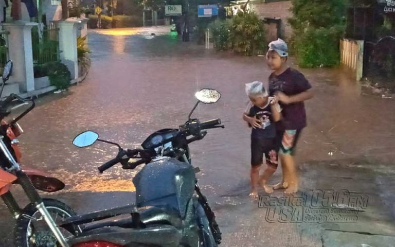 Pemkab Semarang bekerja sama dengan Pemprov Jawa Tengah dan BBWS Pemali-Juana untuk menangani banjir di wilayah Semarang, termasuk Bumi Serasi. Fokus pertama adalah penataan Sungai Kaligarang, dan rencana pembangunan Bendungan Mluweh juga sudah diajukan. Bupati Semarang menekankan pentingnya kerja sama dari hulu ke hilir untuk menangani banjir.