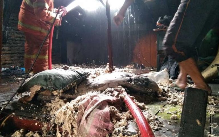 Kebakaran terjadi di Perumahan Sub Inti RT05/RW V pada Jumat (24/2/2023) sekitar pukul 07.00 WIB. Tidak ada korban jiwa dalam insiden tersebut. Kepala Seksi Pencegahan dan Inspeksi Bidang Pemadam Kebakaran Satpol PP Kota Salatiga, Betty Wahyu Nilla Sari, mengatakan kebakaran diduga berasal dari api yang membakar kasur. Regu Pemadam Kebakaran Kota Salatiga berhasil memadamkan api sebelum semakin meluas.