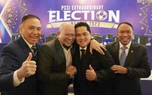 Erick Thohir Terpilih Sebagai Ketua Umum PSSI 2023-2027 di Kongres Luar Biasa (KLB) | Pada KLB yang diselenggarakan di Hotel Shangri La, Jakarta pada hari Kamis (16/2/2023), Dalam pemilihan tersebut, Erick Thohir bersaing dengan tiga kandidat lainnya dan berhasil meraih 64 suara dari total 86 pemilik suara.