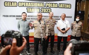 Gelar Operasional Tahun 2023 dilaksanakan oleh Polda Jateng dengan diikuti oleh para pejabat utama Polri di tingkat Polda hingga tingkat Polres. Tujuan dari acara tersebut adalah untuk mengevaluasi kinerja Polda Jateng dan jajarannya guna mewujudkan situasi Kamtibmas yang kondusif sepanjang pentahapan pemilu 2024. Wakapolda Jateng berharap melalui Gelar Operasional tersebut dapat mewujudkan tahapan pesta demokrasi yang tertib dan aman di tahun 2024.