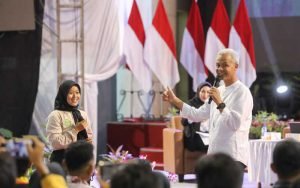 Gubernur Jawa Tengah, Ganjar Pranowo, menjadi pemateri dalam seminar "Menggagas Indonesia Baru" yang diadakan di Balikpapan Sport and Convention Center sebagai bagian dari rangkaian Muktamar Pemuda Muhammadiyah XVIII. Dalam seminar tersebut, Ganjar menjawab antusiasme kader Pemuda Muhammadiyah dari berbagai provinsi yang bertanya tentang isu-isu seperti perizinan dan permodalan usaha kecil, pendidikan, dan birokrasi.