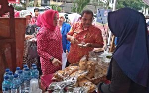 Pemerintah Kabupaten Semarang berencana membangun rumah kemas pada tahun 2023 untuk mendukung UMKM lokal pasca pandemi. Rumah kemas akan digunakan untuk mengemas produk-produk UMKM, terutama makanan seperti sate dan gecok, agar bisa tahan lama hingga satu tahun.