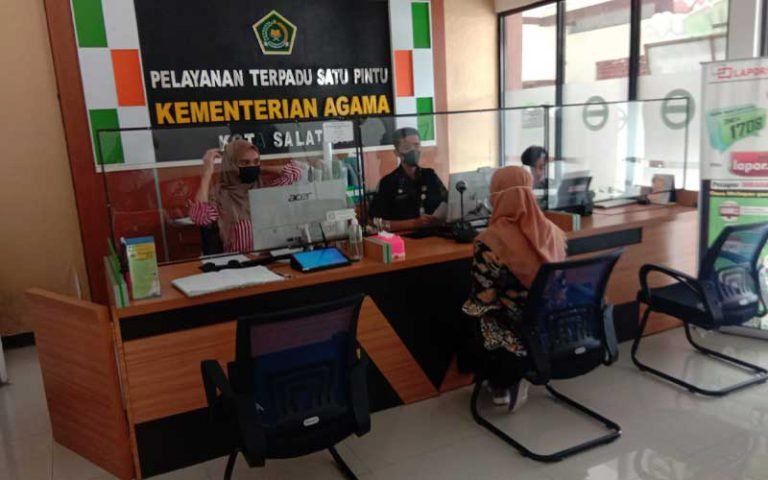 Kepala Seksi Penyelenggaraan Haji dan Umroh Kemenag Kota Salatiga, Muhammad Miftah, memastikan tidak ada keluhan dari masyarakat mengenai biaya haji 2023 yang telah ditetapkan oleh Kementerian Agama dan Komisi VIII DPR RI sebesar Rp 49.812.700. Penyesuaian biaya haji telah disosialisasikan jauh-jauh hari agar calon jamaah haji dapat lebih mempersiapkan diri terkait adanya penyesuaian biaya.