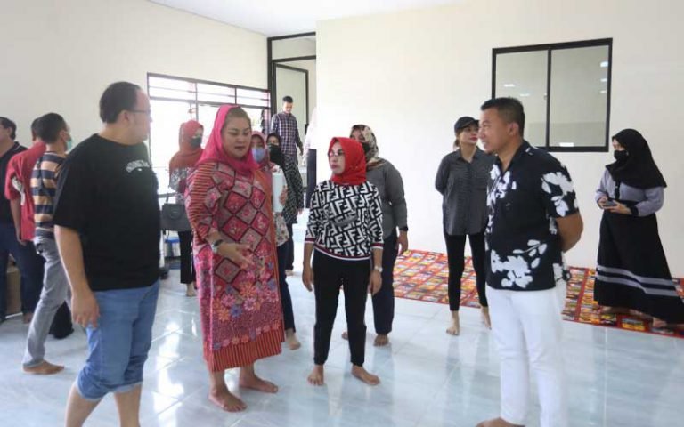 Penanganan Stunting Kota Semarang akan Menjadi Percontohan di Indonesia. Rumah Pelita atau Rumah Penanganan Stunting Lintas Sektor Bagi Baduta di Semarang Barat menjadi salah satu upaya dalam penanganan stunting. Wali Kota Semarang, Hevearita Gunaryanti Rahayu mengungkapkan kemudahan dan integrasi dalam penanganan yang membuat program ini bisa menjadi percontohan di Indonesia.