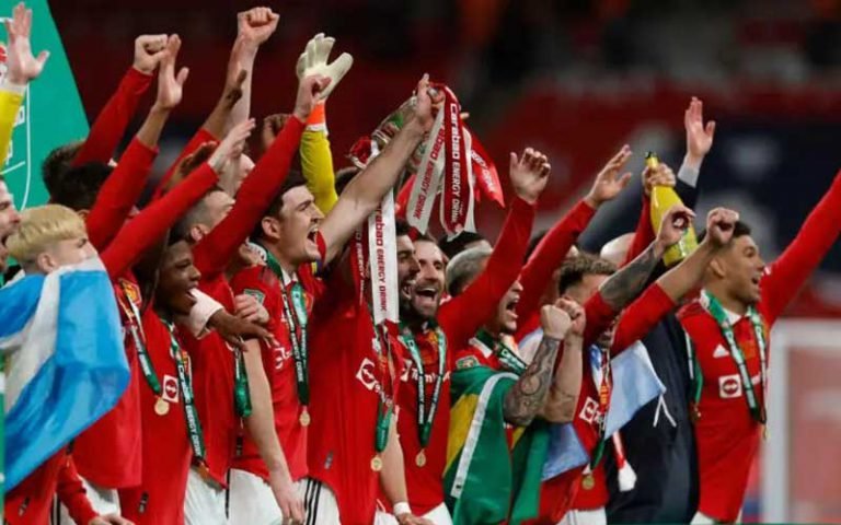 Manchester United (MU) berhasil meraih gelar pertama mereka sejak 2017 setelah menjuarai Piala Liga Inggris (Carabao) 2022/23, dengan mengalahkan Newcastle United 2-0 di partai final yang berlangsung di Wembley Stadium pada Senin (27/2/2023) dini hari WIB.