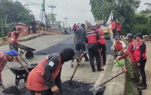 Marak-Terjadi-Kecelakaan,-Jalan-di-Jembatan-Beringin-Semarang-Diperbaiki