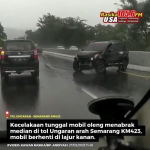 Infografis | Mobil pribadi dilaporkan Kawan Rasika oleng kemudian menabrak median jalan, lokasi di jalan tol KM423 tol Ungaran arah Semarang. Dari video terlihat kondisi mobil rusak ringan, berhenti dengan posisi berbalik arah.