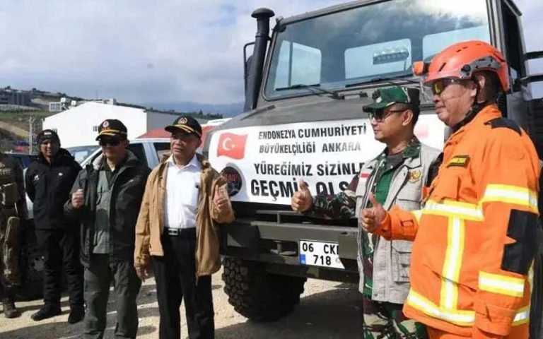 Pemerintah Indonesia Terus Lanjutkan Bantuan Kemanusiaan Korban Gempa di Turki. Menteri Koordinator Bidang Pembangunan Manusia dan Kebudayaan (Menko PMK) Muhadjir Effendy menyatakan bahwa Indonesia akan terus memberikan bantuan kemanusiaan hingga fase rehabilitasi dan rekonstruksi pasca gempa di Turki.