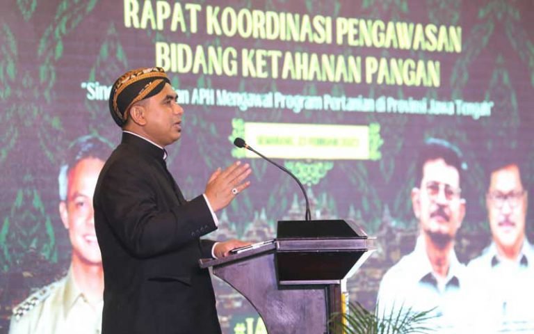 Pemerintah Provinsi Jawa Tengah Dukung Petani saat Panen Raya dengan Melibatkan ASN dengan menggerakkan Aparatur Sipil Negara (ASN) untuk membeli komoditas petani dengan harga yang lebih baik. Selain itu, pola distribusi yang lebih berimbang juga dilakukan dengan mengirimkan komoditas yang melimpah ke wilayah lainnya yang hasil panennya sedikit.